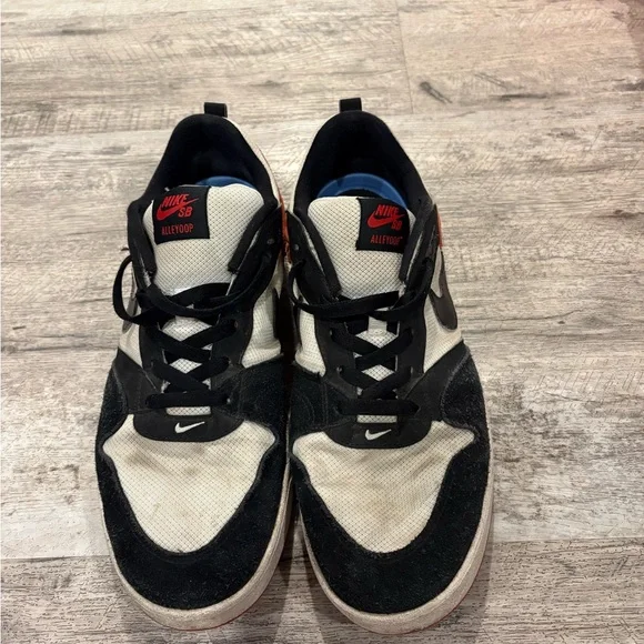 Nike Men's SB Alleyoop Black and Red Skateboarding Sneakers - Picture 2 of 4